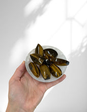 Load image into Gallery viewer, Selenite Charging Dish | medium
