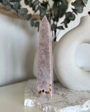 Load image into Gallery viewer, Pink Amethyst Point 04
