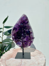 Load image into Gallery viewer, Amethyst Druzy 18
